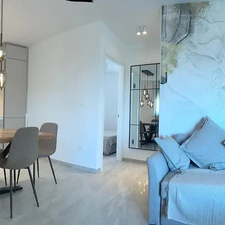 Calming Elegance In Apartmán Split