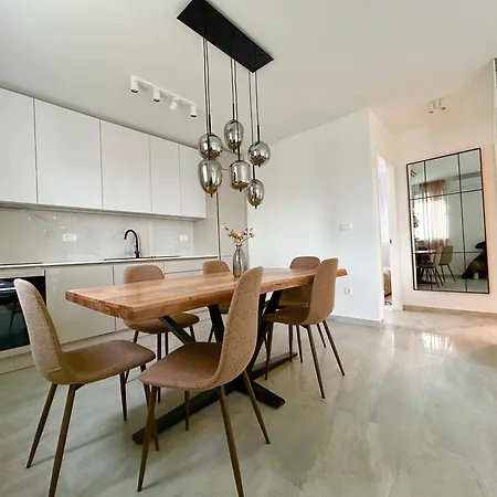 Calming Elegance In Apartmán
