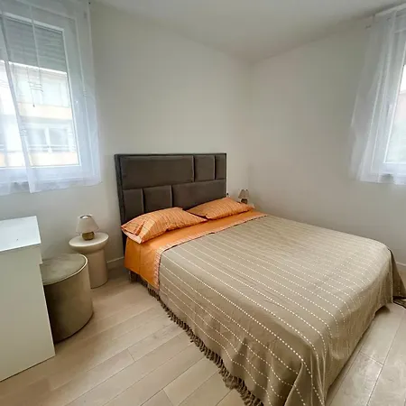 Calming Elegance In Apartmán *