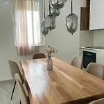 Calming Elegance In 아파트