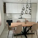 Calming Elegance In 아파트