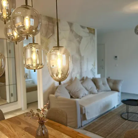 Calming Elegance In Lägenhet